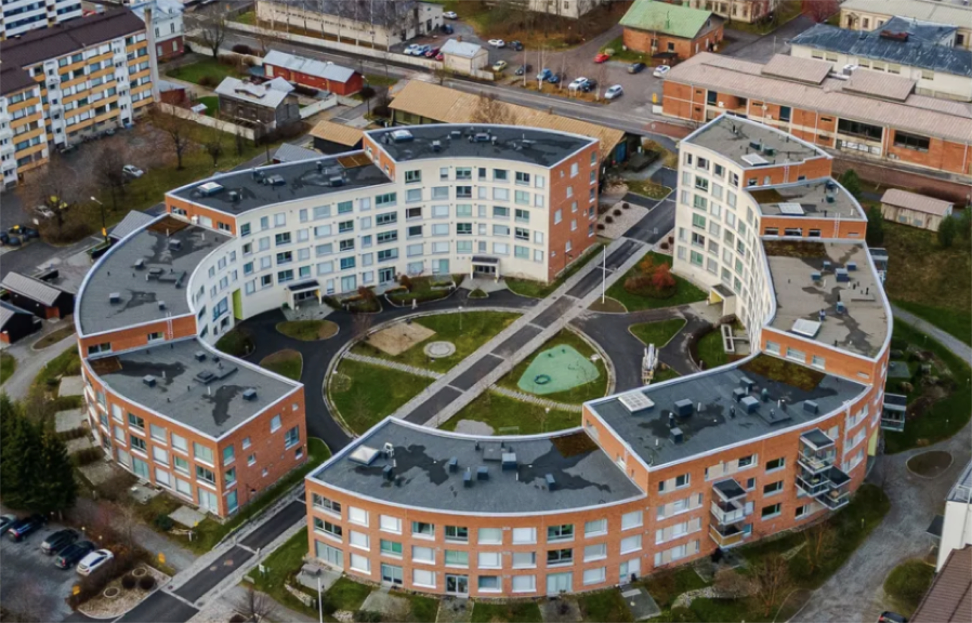 Laaja asuinkerrostalokohde ilmasta kuvattuna